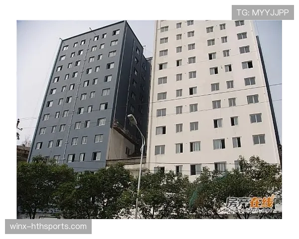 施洋随手发的家常照，背景那辆车直接把我拉回租房现实